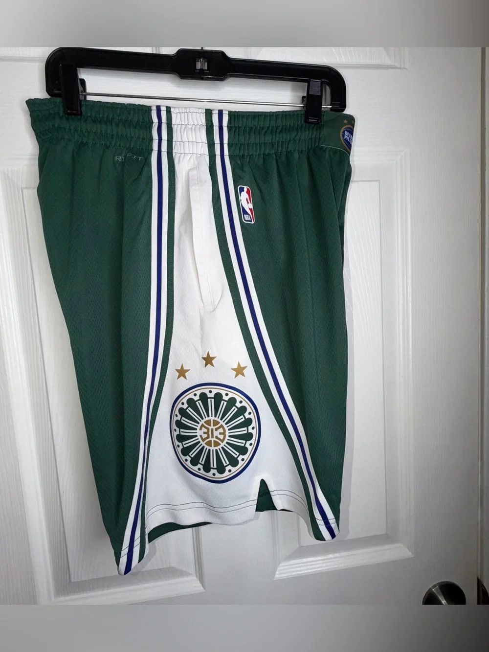 NWT Nike Detroit Pistons Men’s Large 38 Shorts Shirt Set 22/23 City Edition NBA